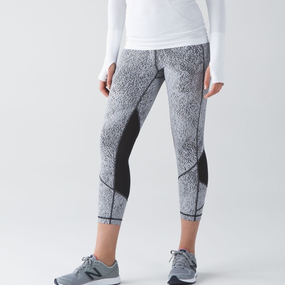 NWOT Lululemon Pace Rival Crops 8 - Picture 2 of 11